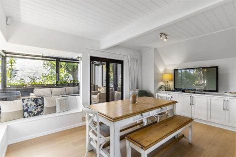 Photo of property in 2/8 Newburn Road, Waiake, Auckland, 0630