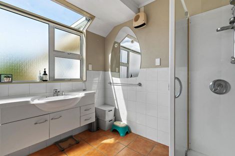 Photo of property in 12 Newcastle Street, Clyde, 9330