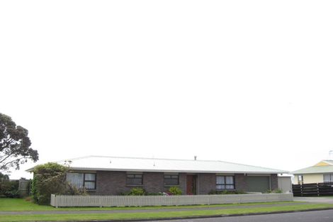 Photo of property in 28 Glamis Avenue, Bell Block, New Plymouth, 4312