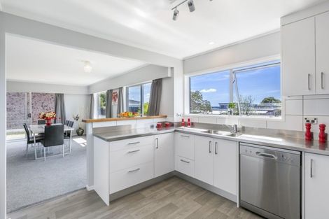 Photo of property in 1/12 Lydford Place, Glendene, Auckland, 0602