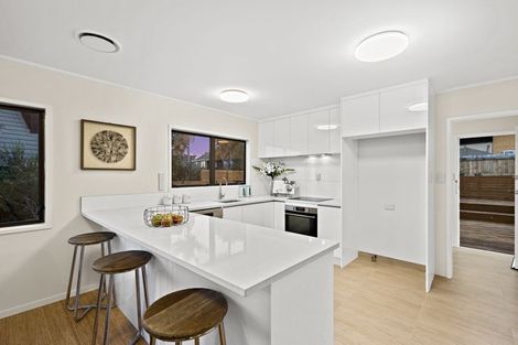 Photo of property in 27 Marina View Drive, West Harbour, Auckland, 0618