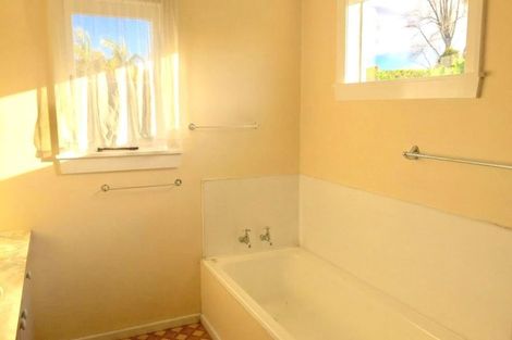 Photo of property in 24 Taikata Road, Te Atatu Peninsula, Auckland, 0610