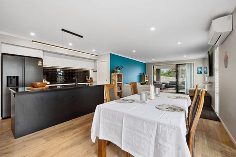 Photo of property in 19 Kawariki Road, Helensville, 0800