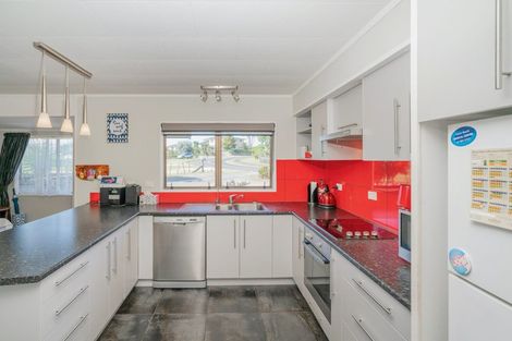 Photo of property in 14 Hanlen Avenue, Waihi Beach, 3611