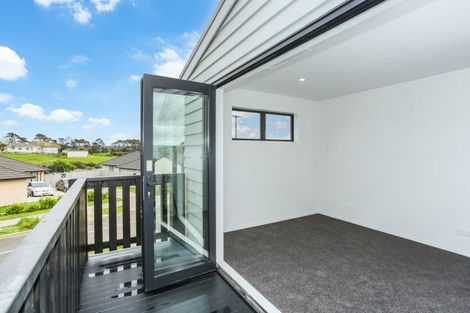 Photo of property in 16 Tahuna Minhinnick Drive, Glenbrook, 2681