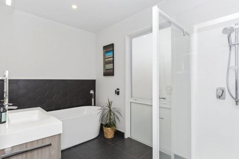 Photo of property in 124 Coast Boulevard, Papamoa Beach, Papamoa, 3118