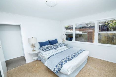 Photo of property in 186 Sunnynook Road, Totara Vale, Auckland, 0627
