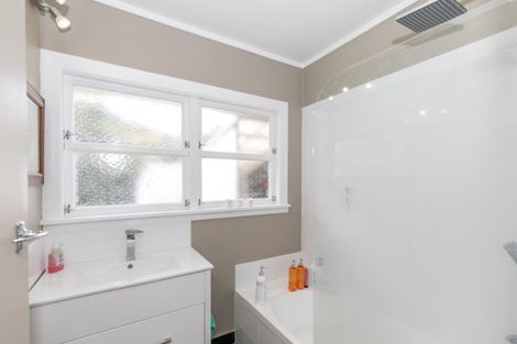 Photo of property in 37 Garthwood Road, Hillcrest, Hamilton, 3216