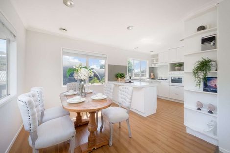 Photo of property in 30a Colmar Road, Mellons Bay, Auckland, 2014