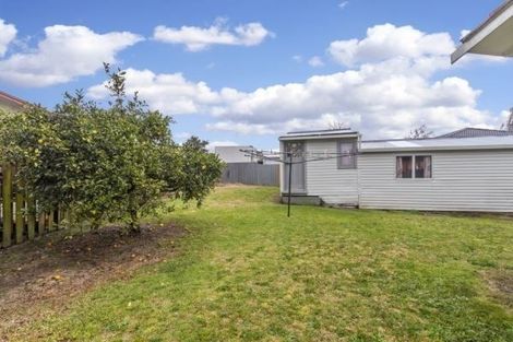 Photo of property in 2 Heyford Close, Mangere, Auckland, 2022