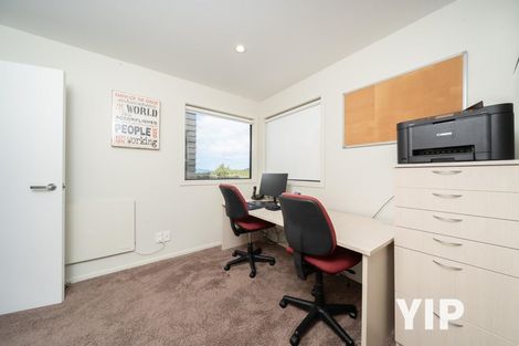 Photo of property in 14 Cromwell Point, Newlands, Wellington, 6037