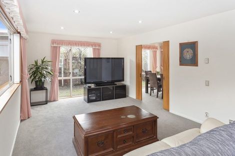 Photo of property in 94 Memorial Avenue, Ilam, Christchurch, 8053