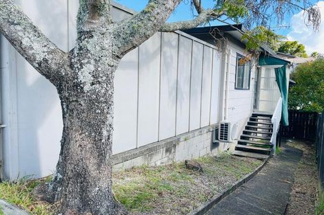 Photo of property in 1/26 Ludlow Terrace, Totara Vale, Auckland, 0627