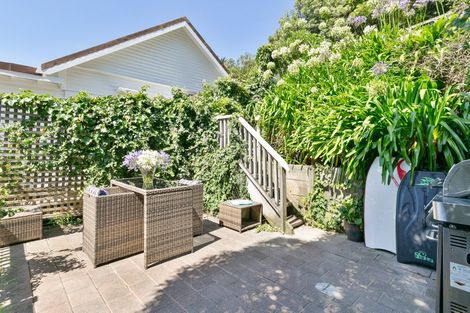 Photo of property in 13 Hungerford Road, Lyall Bay, Wellington, 6022