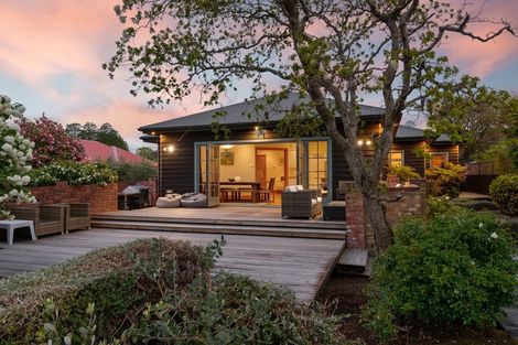 Photo of property in 4 Claxton Place, Saint Martins, Christchurch, 8022