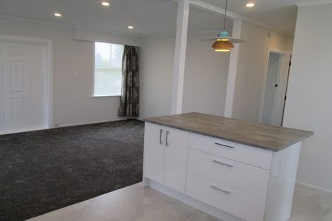 Photo of property in 2/24 Dale Crescent, Pakuranga, Auckland, 2010
