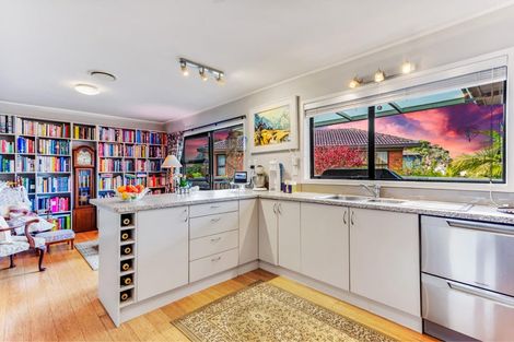 Photo of property in 8 Petrel Place, Massey, Auckland, 0614