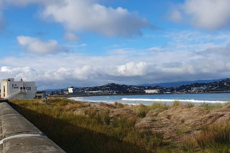 Photo of property in 132 Lyall Parade, Lyall Bay, Wellington, 6022