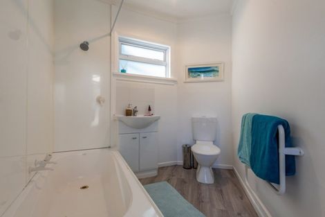 Photo of property in 18 Kowhai Grove, Raumati Beach, Paraparaumu, 5032