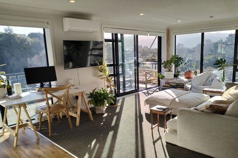 Photo of property in 2 Ara Paripari, Tawa, Wellington, 5028