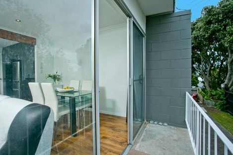 Photo of property in 6/16 Rutland Road, Stanley Point, Auckland, 0624