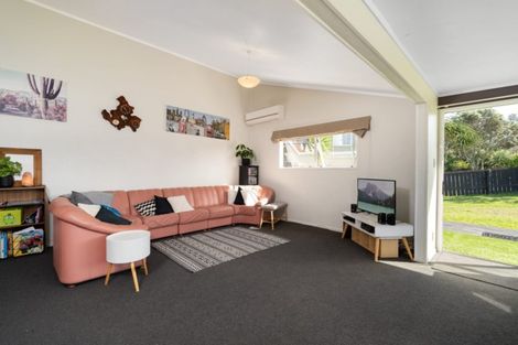 Photo of property in 144 Karewa Parade, Papamoa Beach, Papamoa, 3118