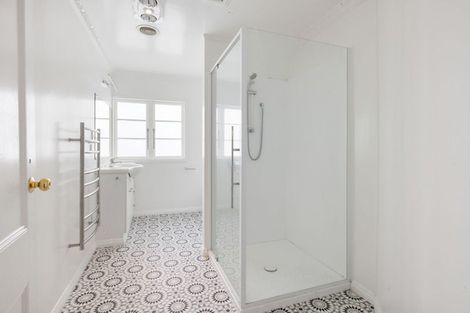 Photo of property in 128 River Road, Hamilton East, Hamilton, 3216