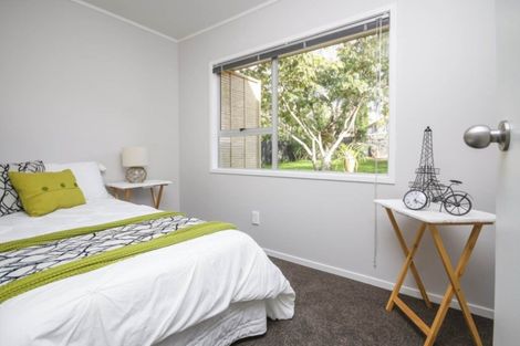 Photo of property in 8 Elizabeth Drive, West Harbour, Auckland, 0618