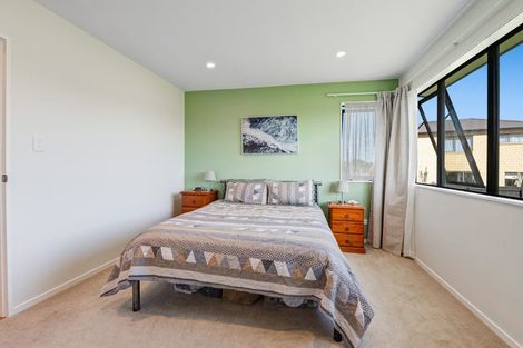 Photo of property in 30 Aitkenhead Court, Parakai, 0830