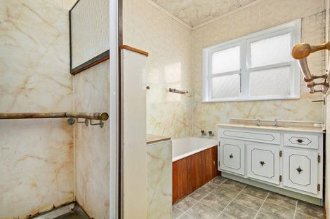 Photo of property in 142 Main Road, Tawa, Wellington, 5028