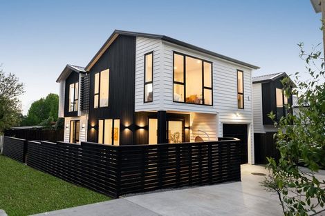 Photo of property in 8a Catalina Crescent, Forrest Hill, Auckland, 0620