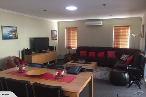 Photo of property in 17 Ohau Court, Fairview Heights, Auckland, 0632