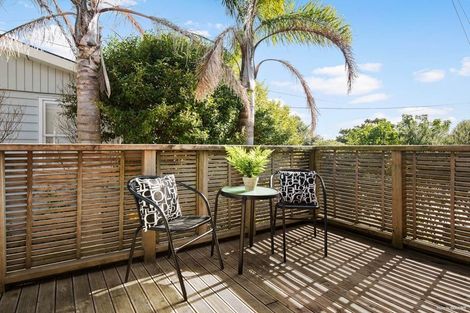 Photo of property in 2/110 Sylvan Avenue, Northcote, Auckland, 0627