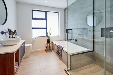 Photo of property in 5 Howard Road, Point Howard, Lower Hutt, 5013