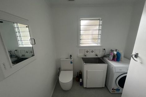 Photo of property in 248 East Coast Road, Forrest Hill, Auckland, 0620