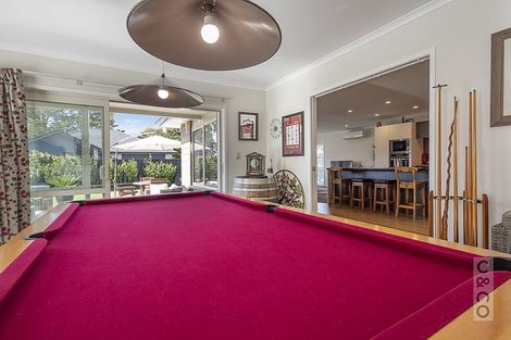 Photo of property in 8 Larmer Drive, Kumeu, 0810