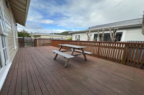 Photo of property in 11 Toru Street, Lyall Bay, Wellington, 6022