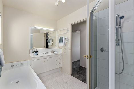 Photo of property in 2/23 Wairau Road, Forrest Hill, Auckland, 0627