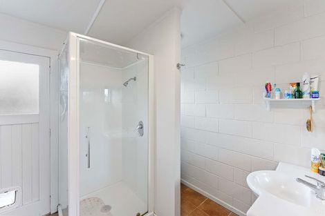 Photo of property in 16 Eruini Street, Waikanae Beach, Waikanae, 5036