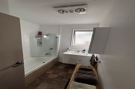 Photo of property in 121 Sunnyside Road, Sunnyvale, Auckland, 0612
