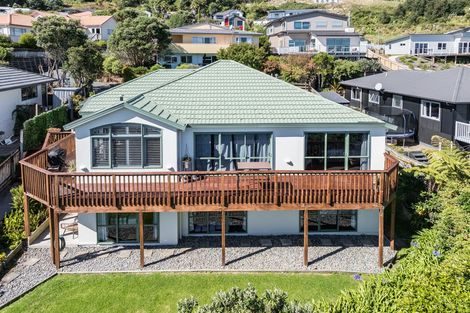Photo of property in 56 Kakariki Grove, Waikanae, 5036