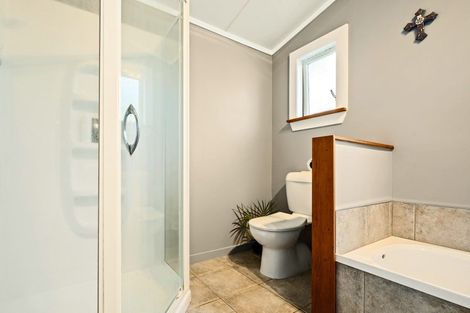 Photo of property in 64 Cutfield Road, New Plymouth, 4310