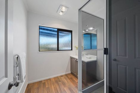 Photo of property in 2/28 Britannia Place, Half Moon Bay, Auckland, 2012