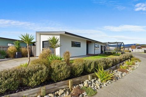 Photo of property in 14 Seagrass Place, Otaki Beach, Otaki, 5512