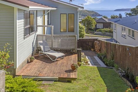 Photo of property in 106 Gloaming Hill, Titahi Bay, Porirua, 5022