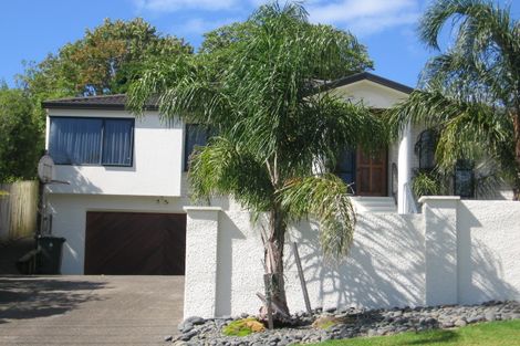 Photo of property in 33 Seaton Road, Murrays Bay, Auckland, 0630