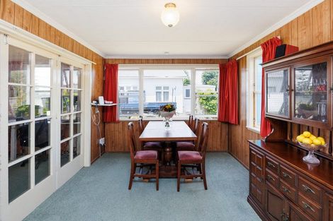 Photo of property in 30 Ngahina Street, Marton, 4710