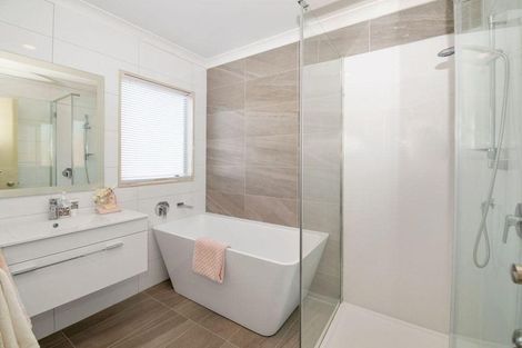 Photo of property in 23 South Kensington Way, Henderson, Auckland, 0612