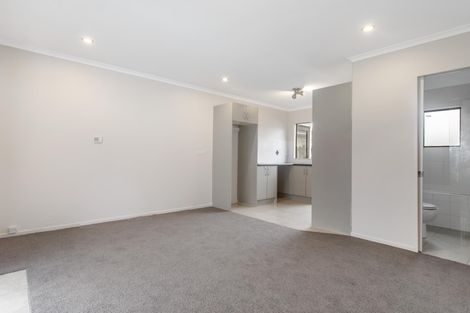 Photo of property in 96 Maplesden Drive, Clendon Park, Auckland, 2103