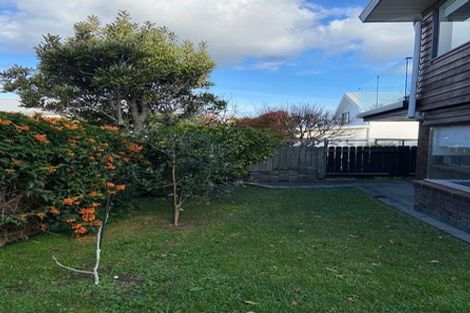 Photo of property in 1/10 Newburn Road, Waiake, Auckland, 0630